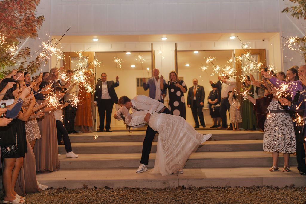 October wedding at Grandeur House | Kaitie Gill Weddings | Julia Stroud Photography