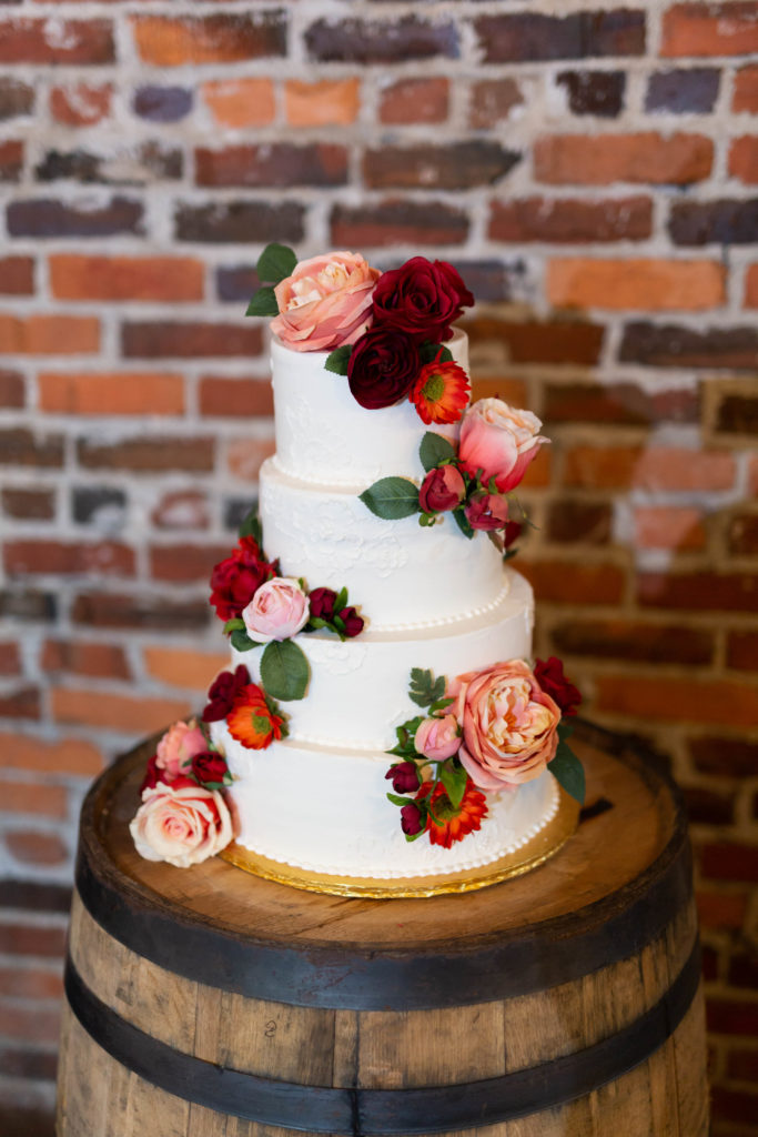 November Wedding in Hot Springs | Wedding Cake